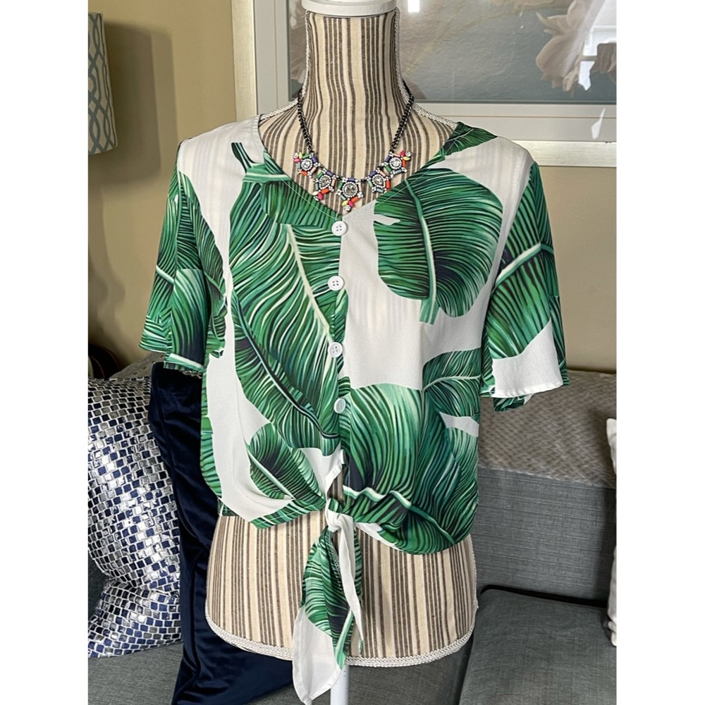 Women’s tie front Leaf Top green and white
